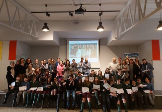 Yoya Neira entrega o premio nacional “Educando en Igualdade” ao colexio coruñés Calasanz Escolapios